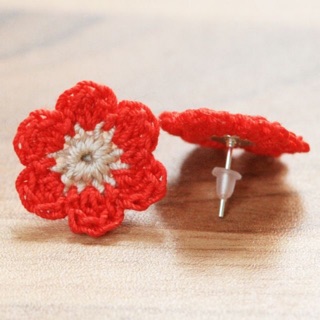 Hoa tai bằng len handmade