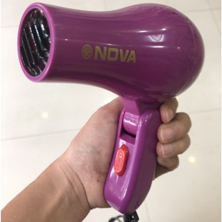 Máy sấy tóc mini Nova tiện dụng khi đi du lịch