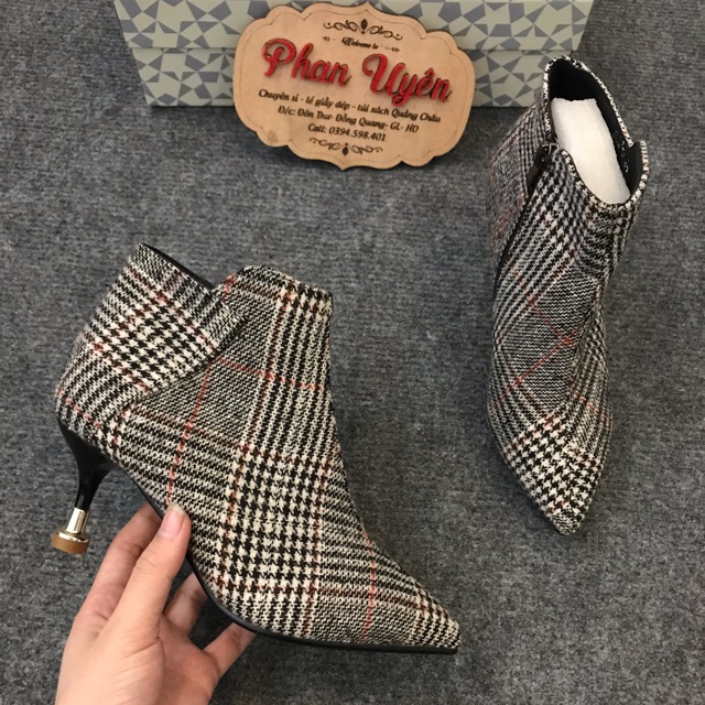 Boots dạ kẻ khoá cạnh đế nhọn cao 4cm size 34 hàng quảng châu full hộp có sẵn