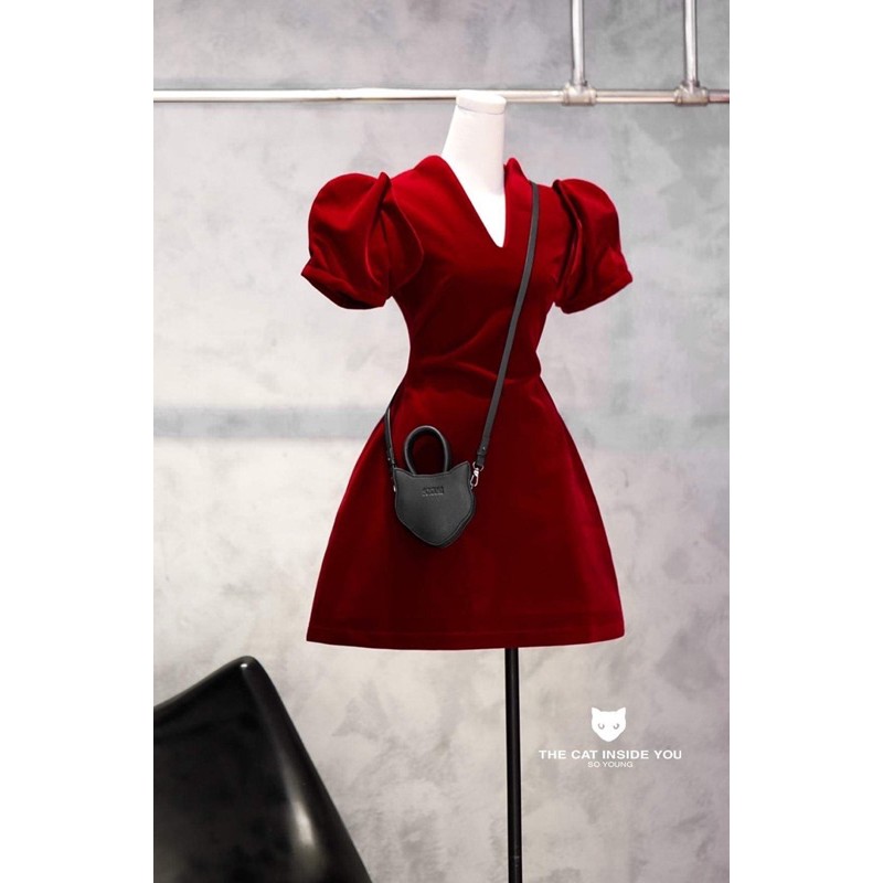 Đầm nhung đỏ So Young