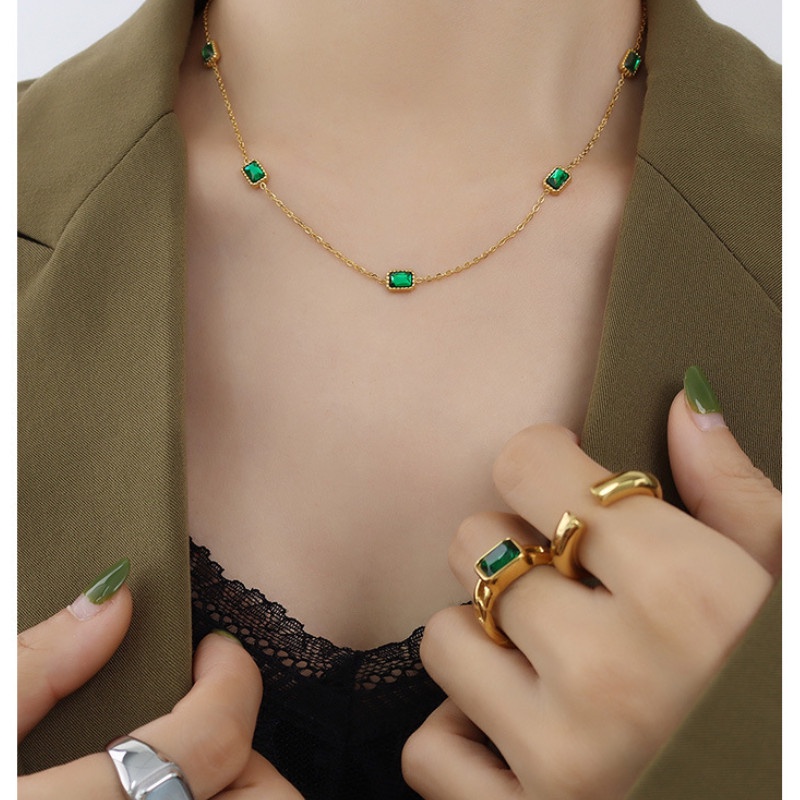 Dây Chuyền Hoặc Lắc Tay 5 Viên Đá Nhân Tạo Màu Xanh Lá Titan Ko Đen TT 3876