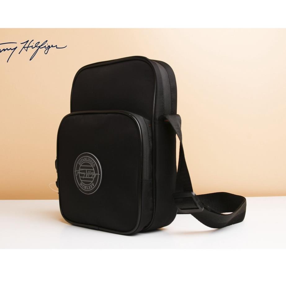 Túi đeo chéo Tommy Hilfiger black legend 2022 Full tem tag logo cao su 3D siêu , 02 ngăn trong và ngoài, vải canva