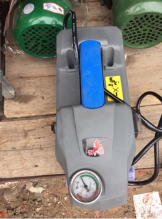 Rửa xe M3018