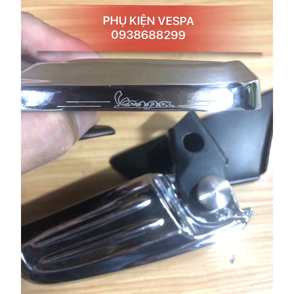 Gác chân vespa có nút bấm