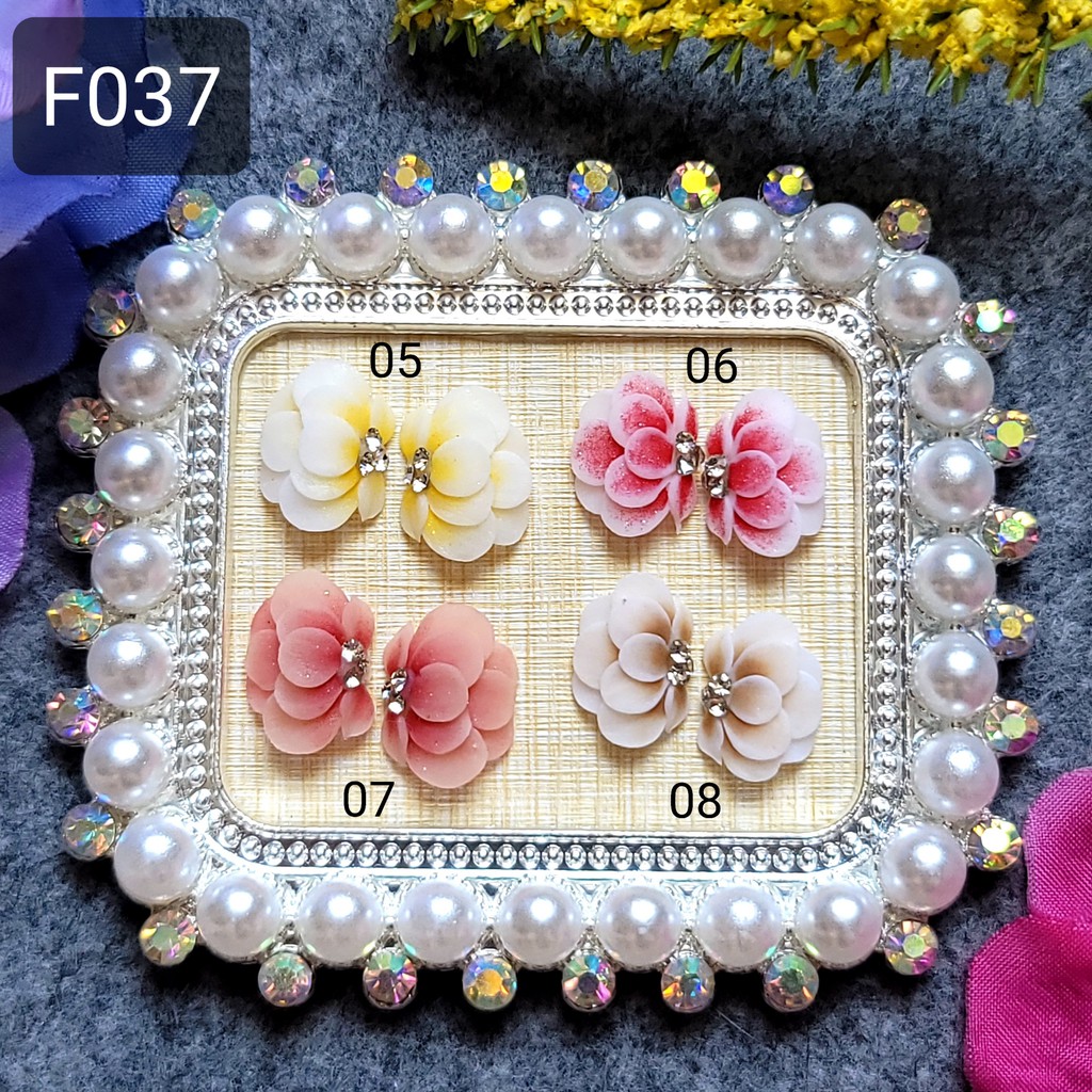 Mẫu: F037 . Hoa bột "Cúc xếp" đính móng siêu xinh.