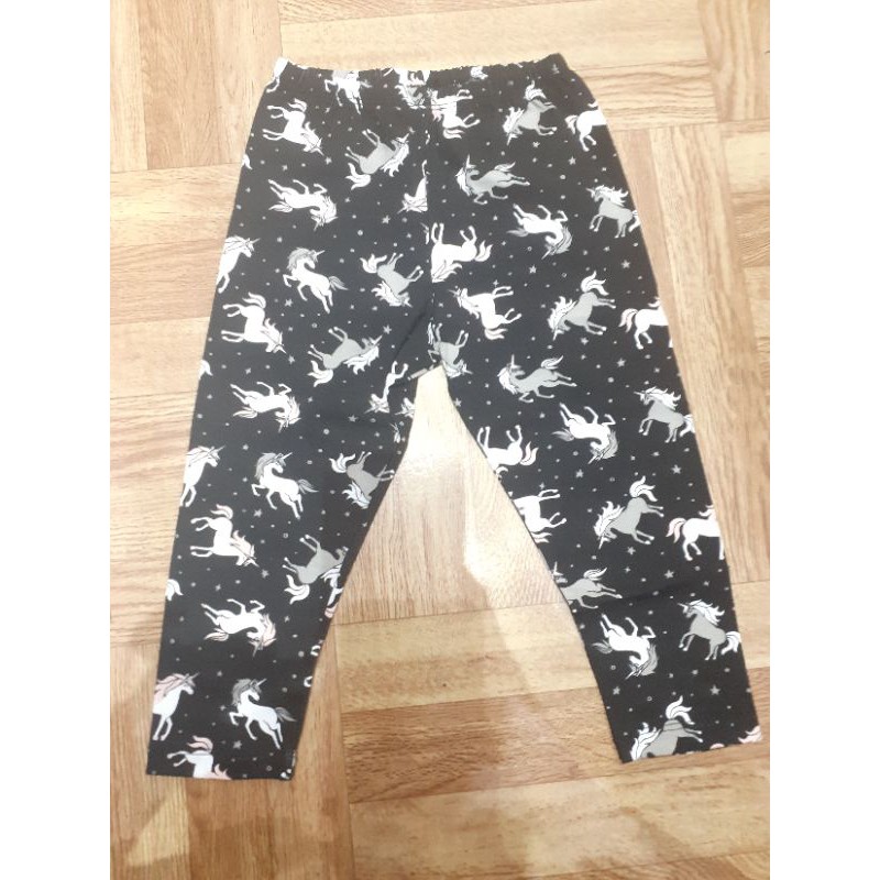 Quần cotton thu đông legging dài bé gái size 1-8T, cho bé từ 9-21kg. Chất cotton 4 chiều đẹp, đanh tay, dày dặn