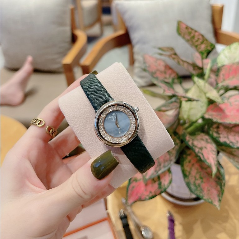 Đồng hô nữ dây da mềm, đeo tay đẹp ⌚️ nhỏ gọn hợp thời trang ,mẫu hàng cao cấp chính hãng authentic Prada | BigBuy360 - bigbuy360.vn