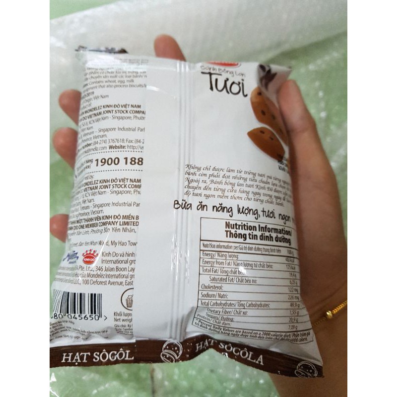 Bánh bông lan Kinh Đô hạt sôcôla  | BigBuy360 - bigbuy360.vn