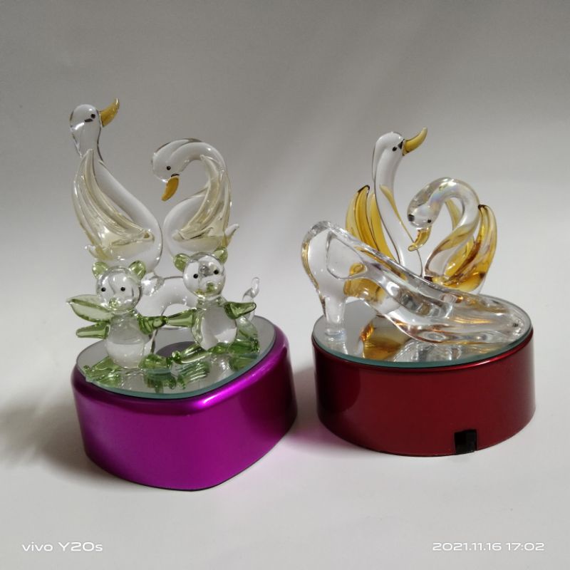 Đèn trang trí hình thiên nga bằng thủy tinh