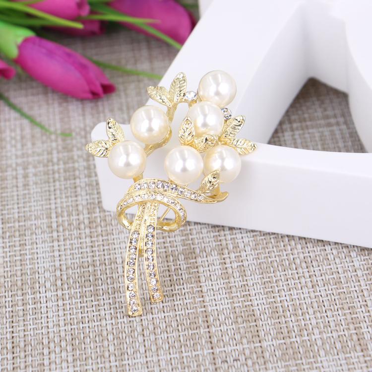 Trâm cài áo hình hoa đính ngọc trai phong cách Hàn Quốc