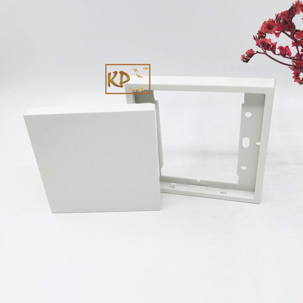 Mặt che trơn vuông cho ổ điện lắp đế âm chuẩn vuông Simon i7 701000