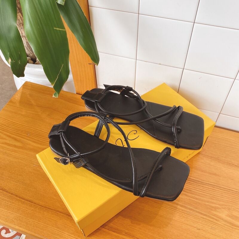 Sandal quai mảnh mũi vuông