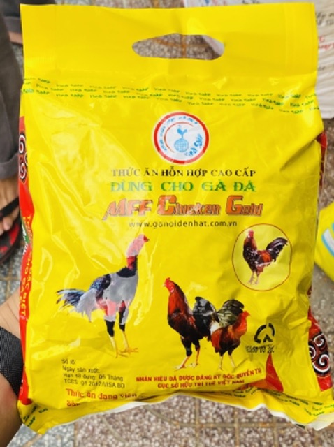 Thức Ăn Cho Gà Con, Gà Mái Hậu Bị Và Nuôi Con Chicken Prince 2kg - Cám Gà Cao Cấp.