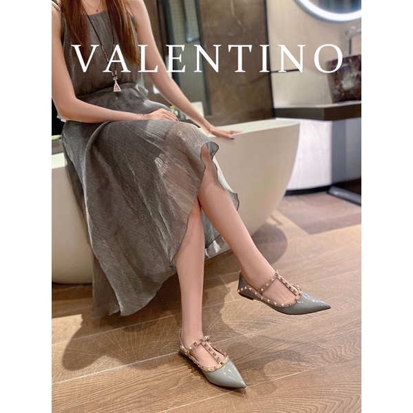 Giày búp bê mũi nhọn quai đinh tán độc đáo màu trơn thương hiệu Valentino cao cấp da thật