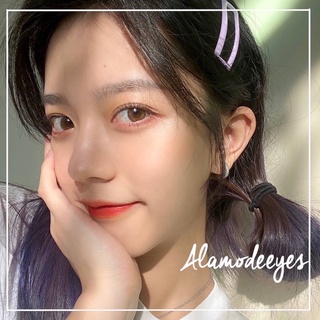 Lens nâu trong áp tròng