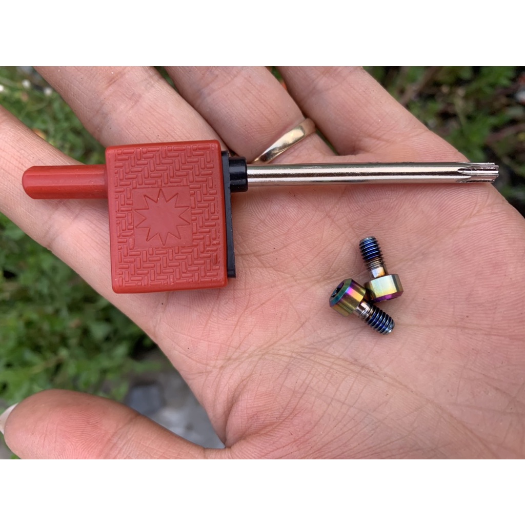 1 Bộ Ốc TiTan M4 Tặng Kèm Lục Giác Hoa Thị Xịn xò