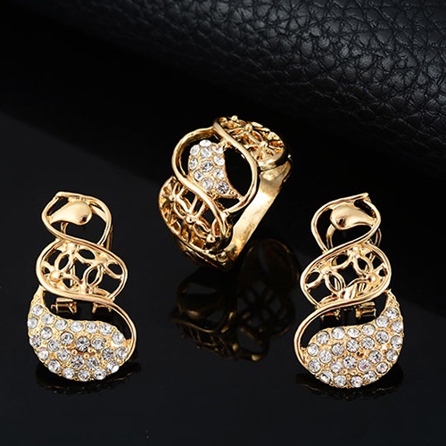 Bộ trang sức gồm 1 dây chuyền + 1 vòng đeo tay + 1 nhẫn + đôi khuyên tai tạo hình sang trọng đính đá thời trang