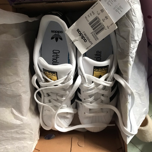 Giày Adidas superstar tem vàng