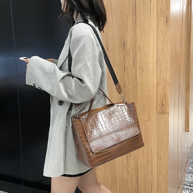 Túi đeo chéo vân da cá sấu sức chứa lớn phong cách retro sang trọng
