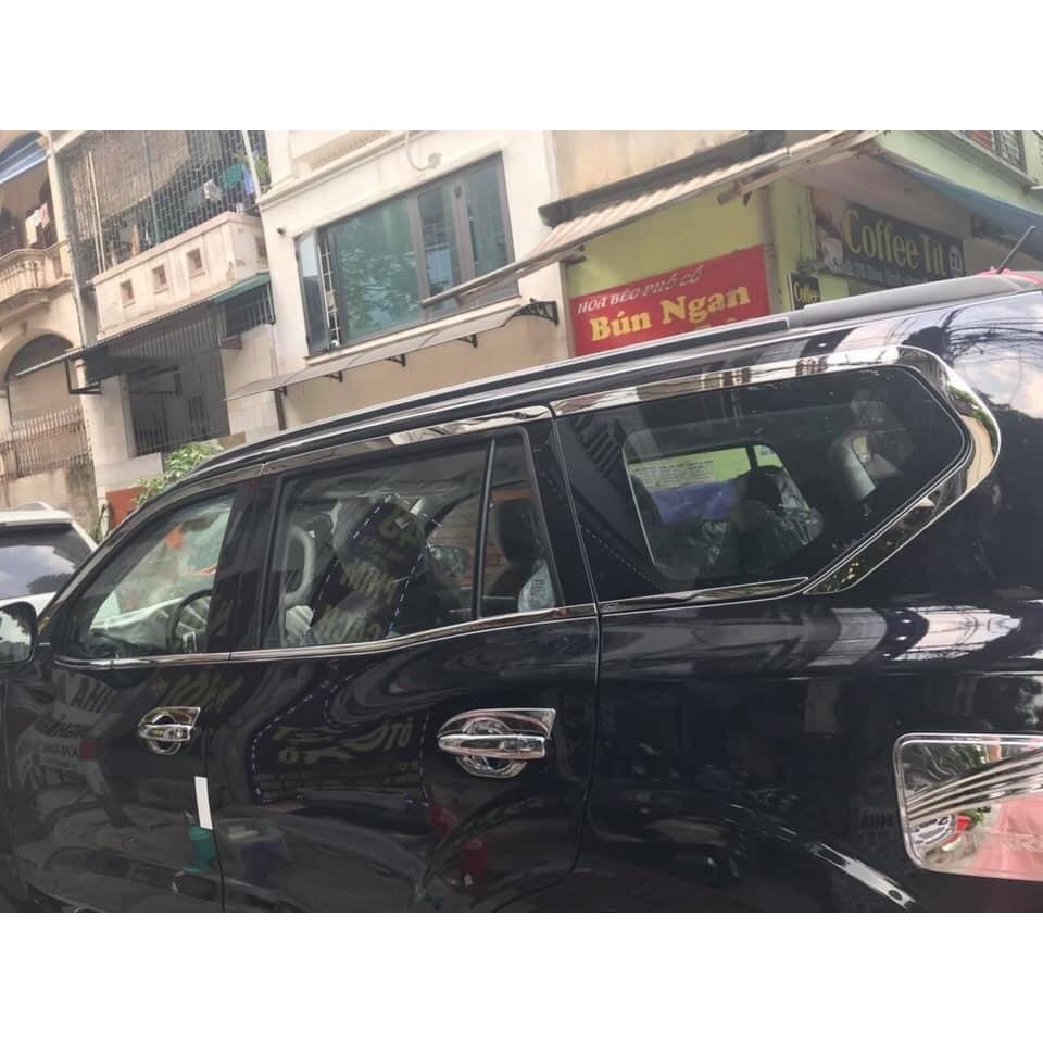 Nẹp chân và cong kính Nissan Terra - inox sáng bóng