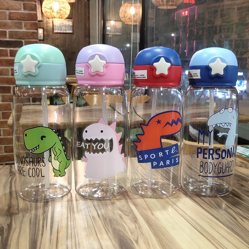 Bình đựng nước cho bé đi học, bình nước kèm túi đựng có dây đeo 700ml chịu nhiệt tốt kèm ống hút cho bé