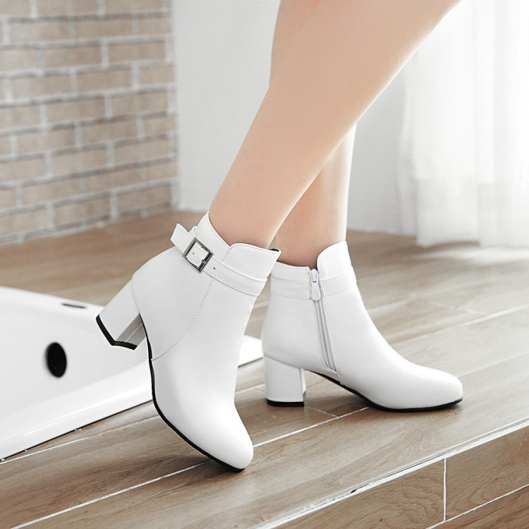 Boot cổ ngắn 6cm quai ngang trắng TRỂ TRUNG GBN3602