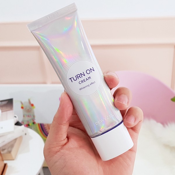 Kem trang điểm dưỡng da Turn On Cream DewyCel HQ