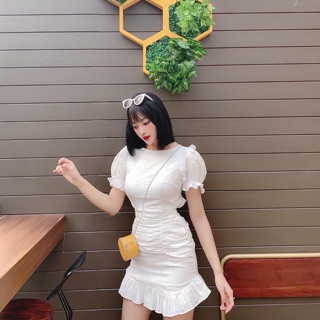 ĐẦM NHÚN LAI BÈO HỞ LƯNG
