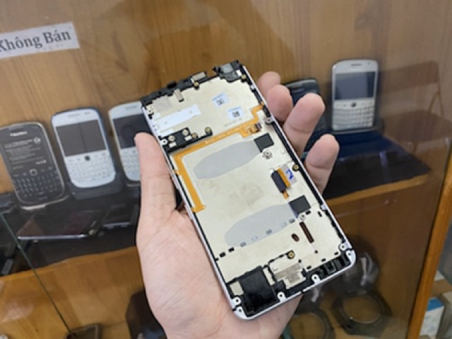 Màn hình điện thoại BlackBerry Key One kèm khung