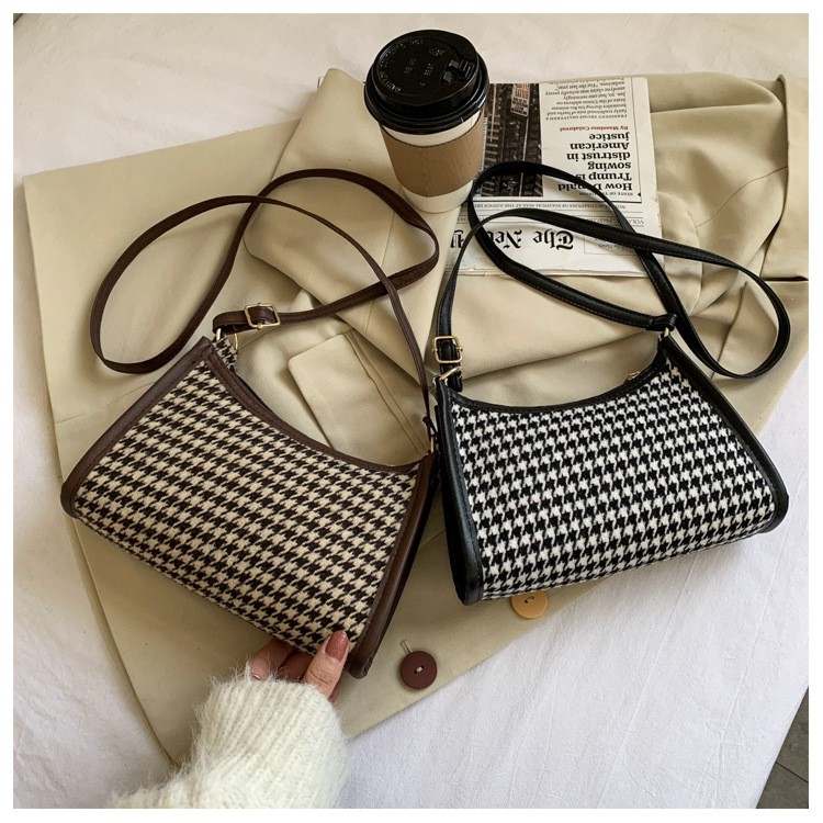 Túi nữ đeo chéo dáng vuông  phong cách cổ điển | BigBuy360 - bigbuy360.vn