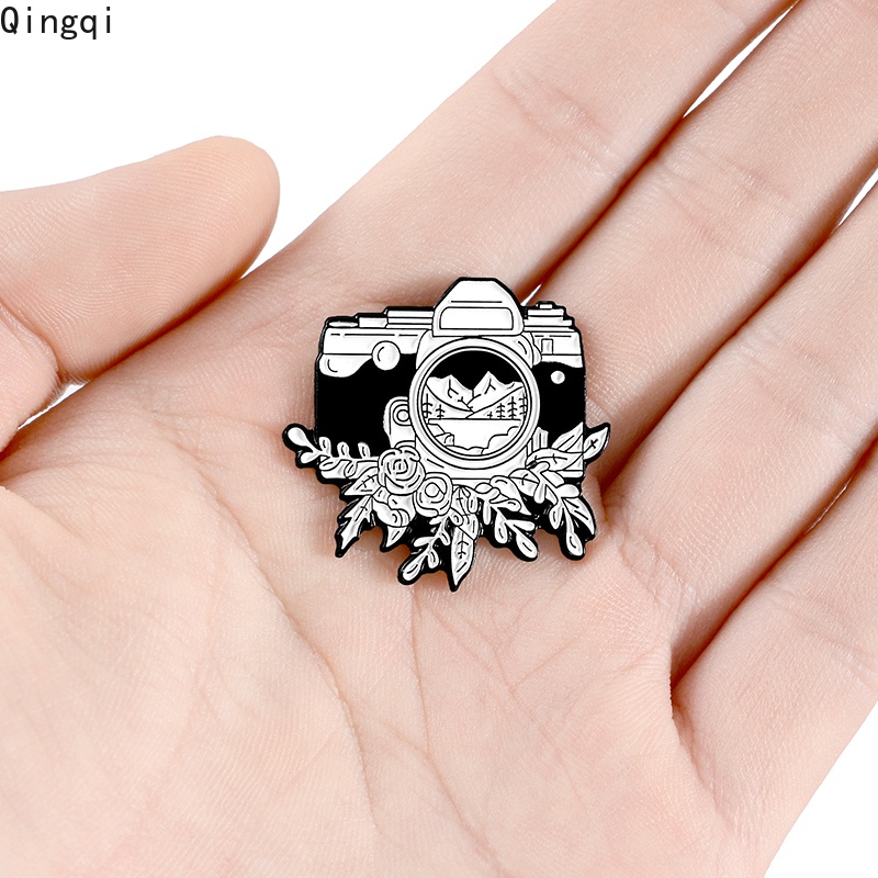 Ghim cài áo Miss Zoe trang trí hình máy ảnh hợp thời trang