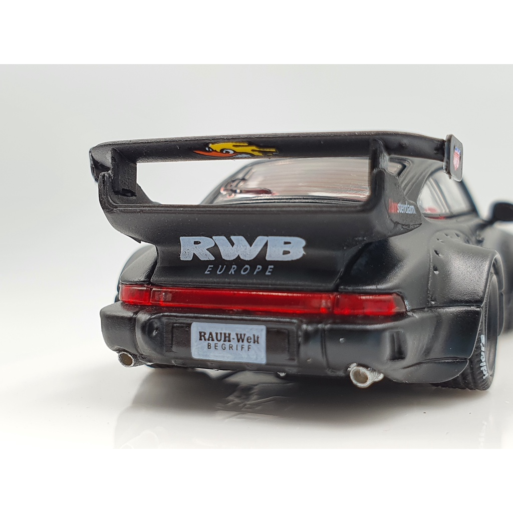 Xe Mô Hình Porsche Rauh-Welt Stella Artois 1:64 Time Micro x Moxtoys ( Đen )