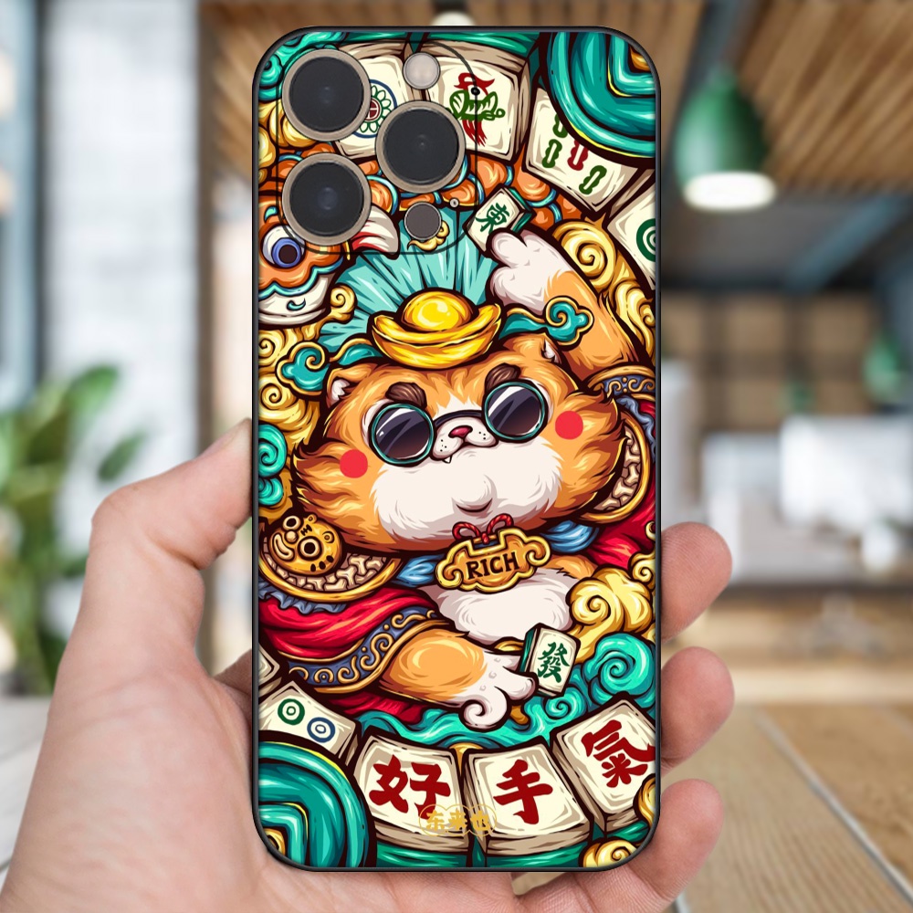 Ốp lưng iPhone 13 Pro dẻo đen cạnh vuông in hình Mèo Thần Tài dễ thương
