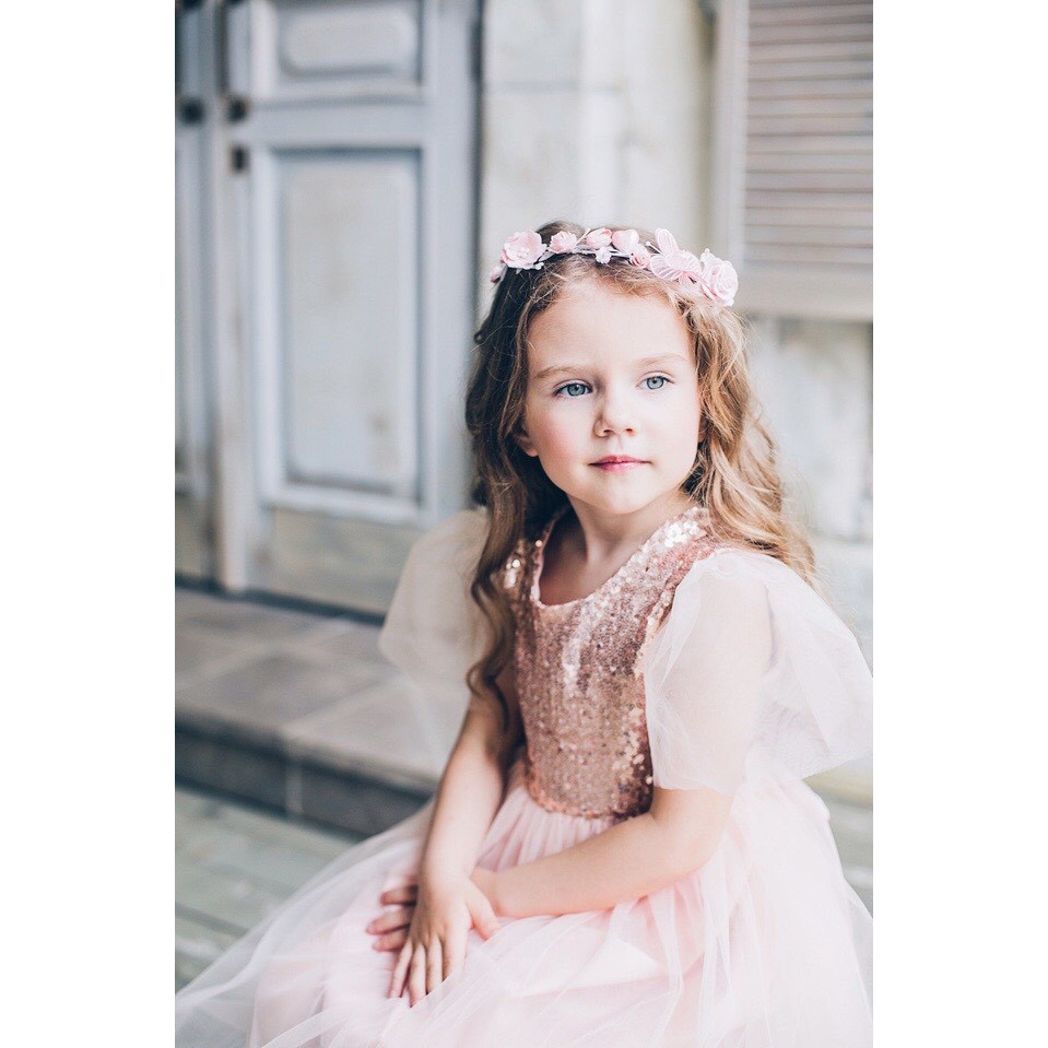 Váy công chúa đính cườm màu hồng ánh kim