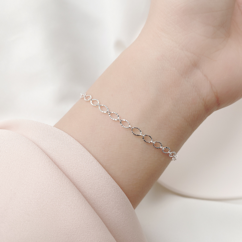 [Mã FACBHOT55 giảm 10K đơn bất kì] Vòng đeo tay tròn màu bạc phong cách Hàn Quốc hợp thời trang cho nữ