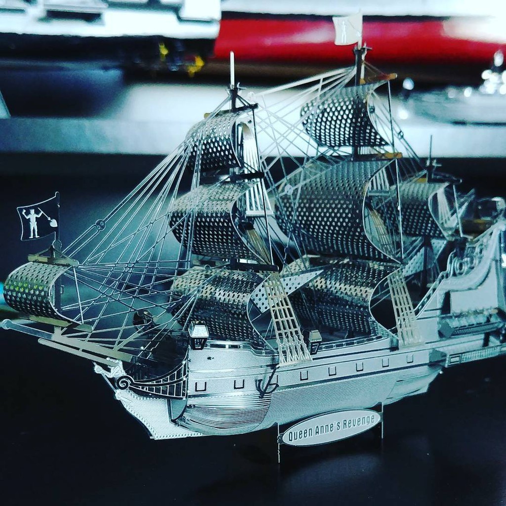 Mô Hình 3D Kim Loại Tàu Queen Anne's Revenge Trong Phim Cướp Biển Vùng Caribe