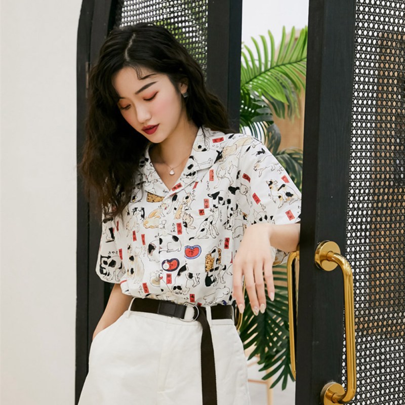 Áo kiểu tay ngắn hoạ tiết chú mèo đáng yêu | BigBuy360 - bigbuy360.vn