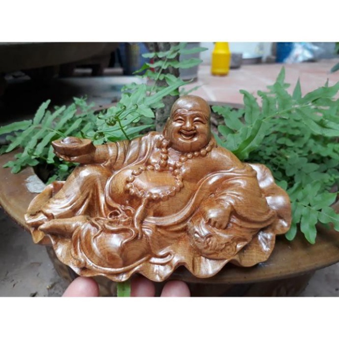 Tượng Phật Di Lặc để xe ô tô ngồi lá sen gỗ bách thơm