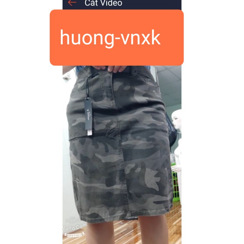 Chân váy jean dằn di xuất dư xịn.