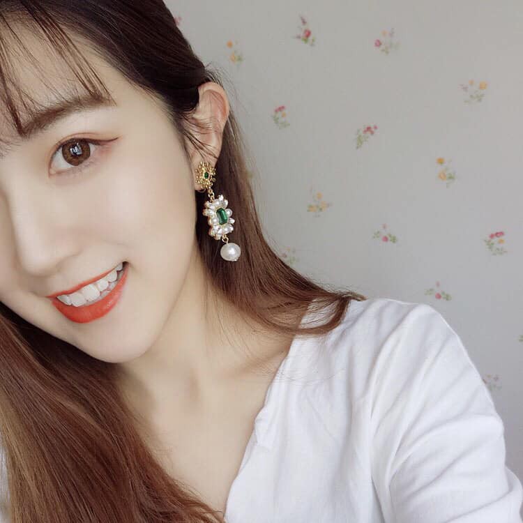 Khuyên tai đá xanh sang trọng