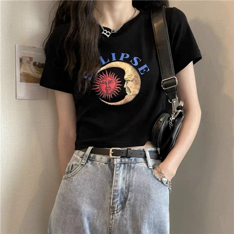 Áo crop top rua mặt trăng