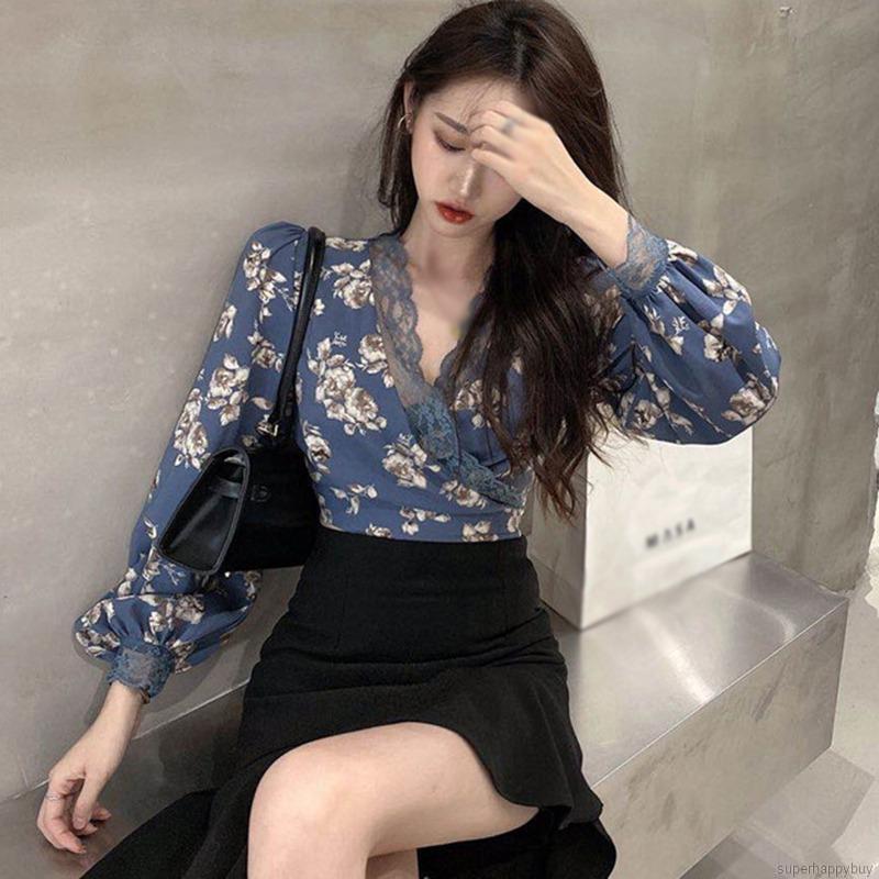 Áo Croptop Tay Dài Phối Ren Hoa Thiết Kế Cổ Chữ V Nữ Tính | BigBuy360 - bigbuy360.vn