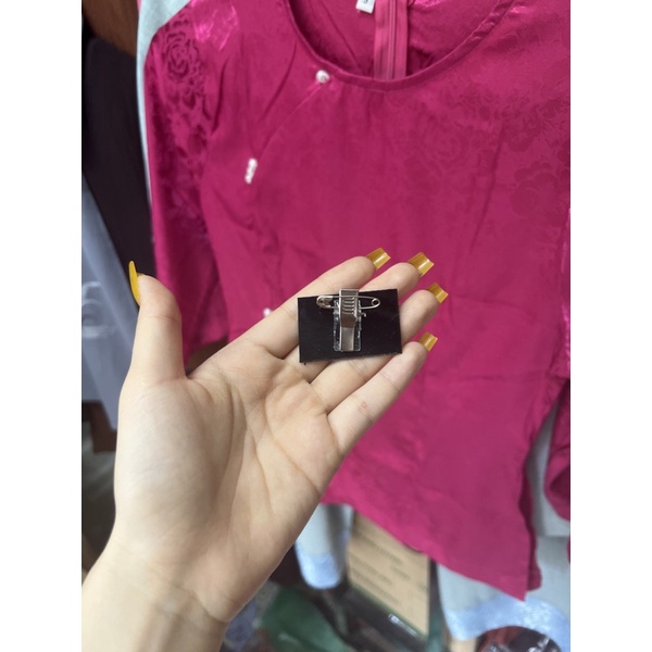 Băng tang, băng đeo tang ,  mica cài áo khi nhà có tang