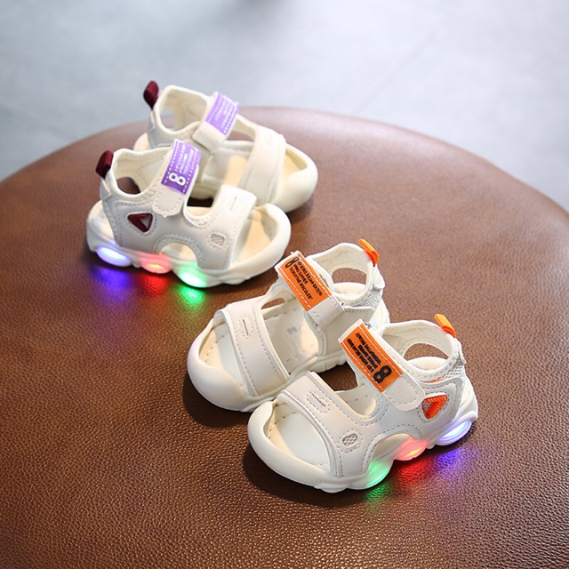 Sandal chống vấp có đèn led cho bé A302