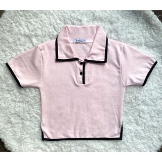 Áo croptop cổ bẻ phối viền nút