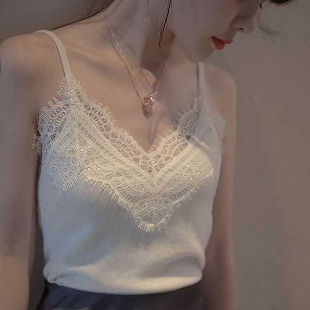 Áo hai dây phối ren cổ tim sang chảnh phong cách Hàn Quốc