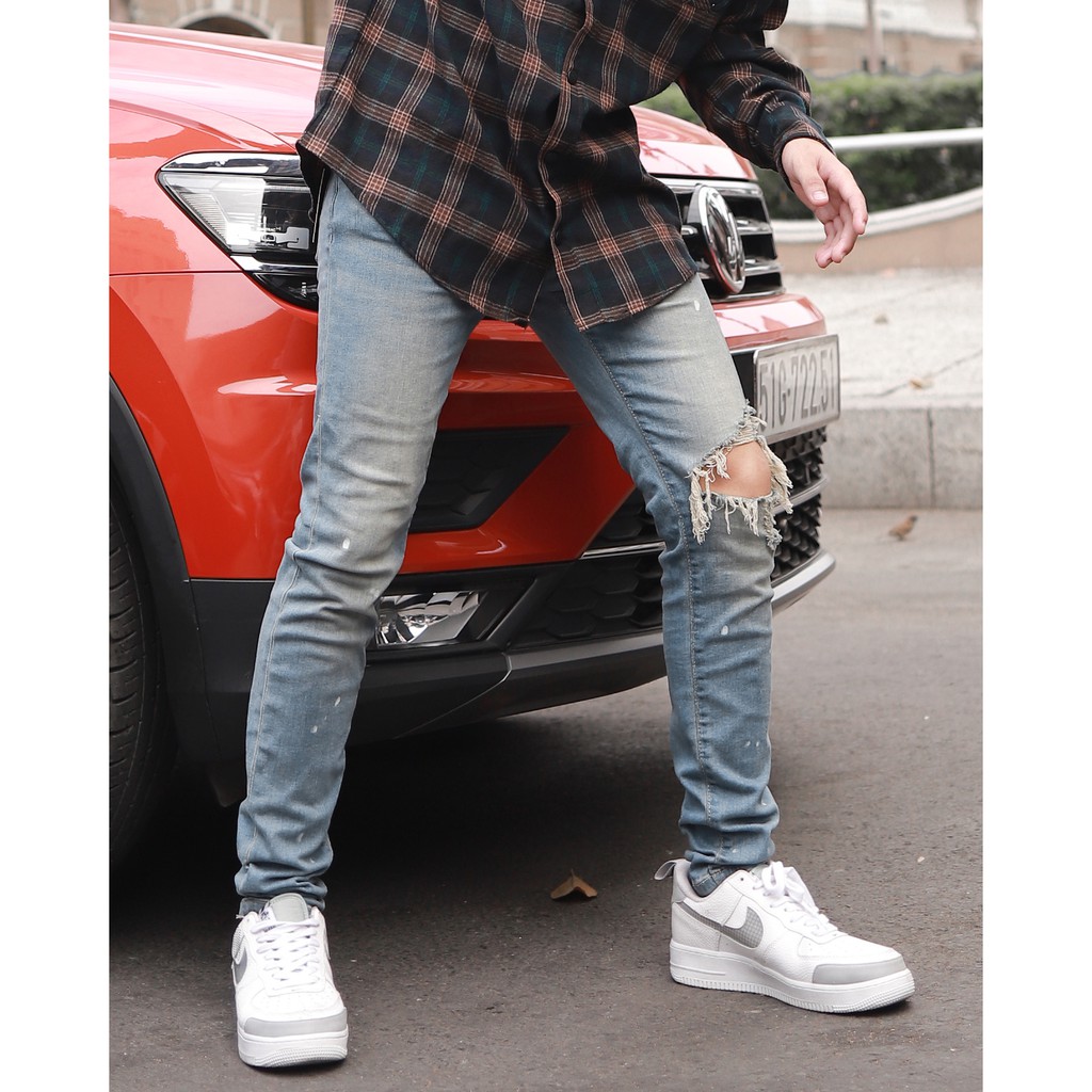 Quần Skinny Jeans Nam-Màu Xanh Phối Vẩy Sơn-Rách Một Bên Gối-Chất Liệu Cotton Co Giãn-Ống Đứng Dáng Ôm Chân Chuẩn Skinny | BigBuy360 - bigbuy360.vn