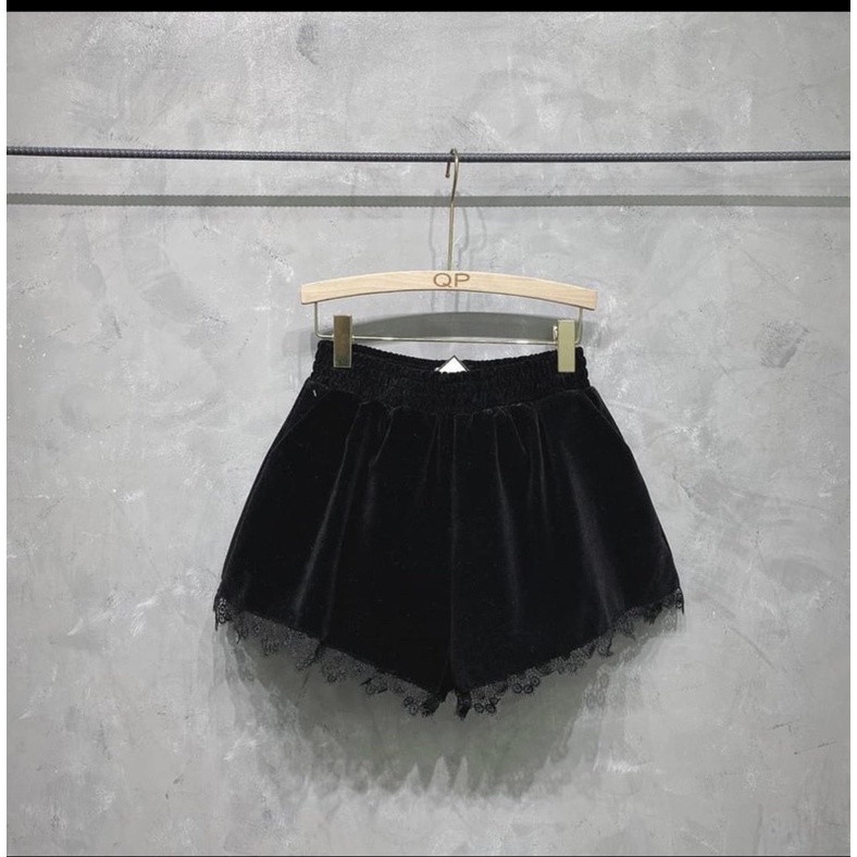 Quần short nhung phối ren QJ002