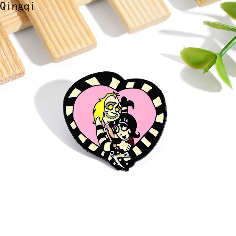 Trâm cài áo Miss Zoe hình trái tim họa tiết hoạt hình phong cách dễ thương