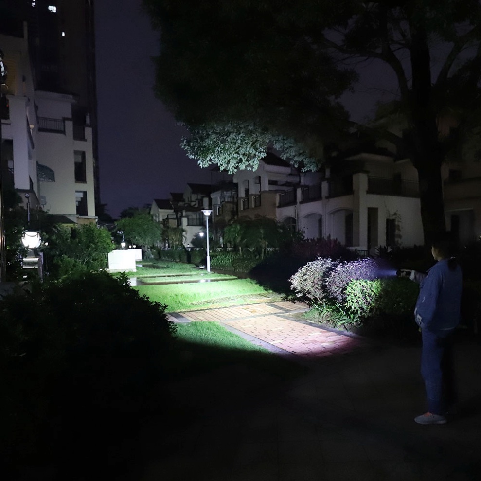 Đèn pin Convoy M3 xhp70.2 4300lm có nhiệt độ cao siêu sáng